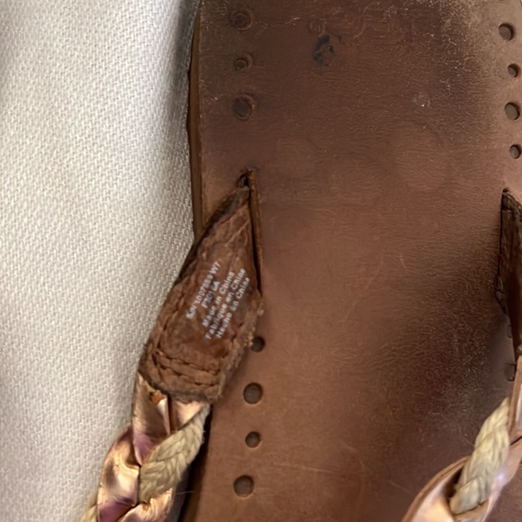 Ugg Leather Braided Metallic Flip Flops 🌵7 - Picture 2 of 3